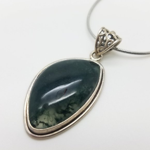 Moss Agate and Sterling Pendant - Picture 2 of 3